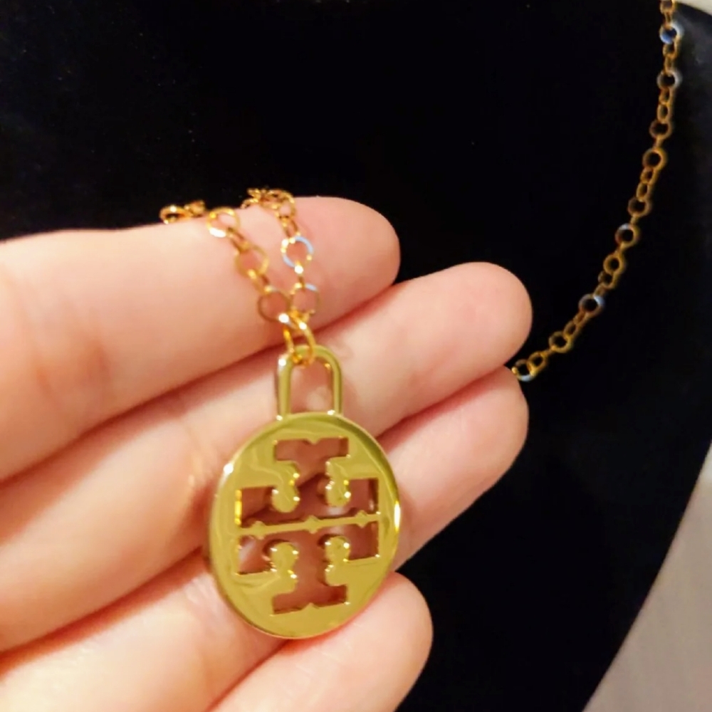 Auth Tory Burch Logo Charm on Gold Plated Necklace - Picture 3 of 4